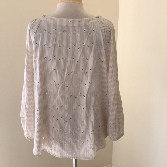 Loft outlet large tan/cream eyelet off shoulder / on shoulder blouse. - Picture 4 of 9